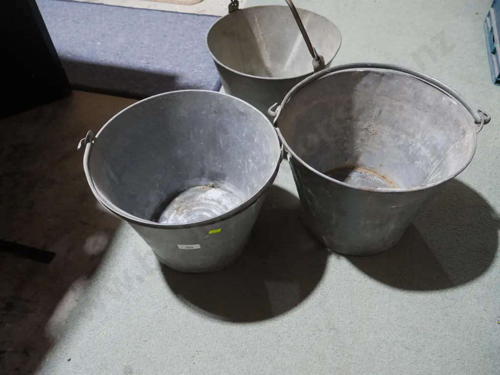 Metal buckets Image 1++