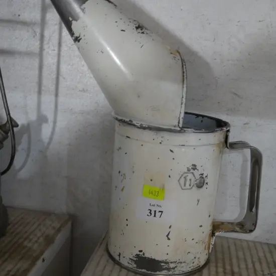 Oil pourer