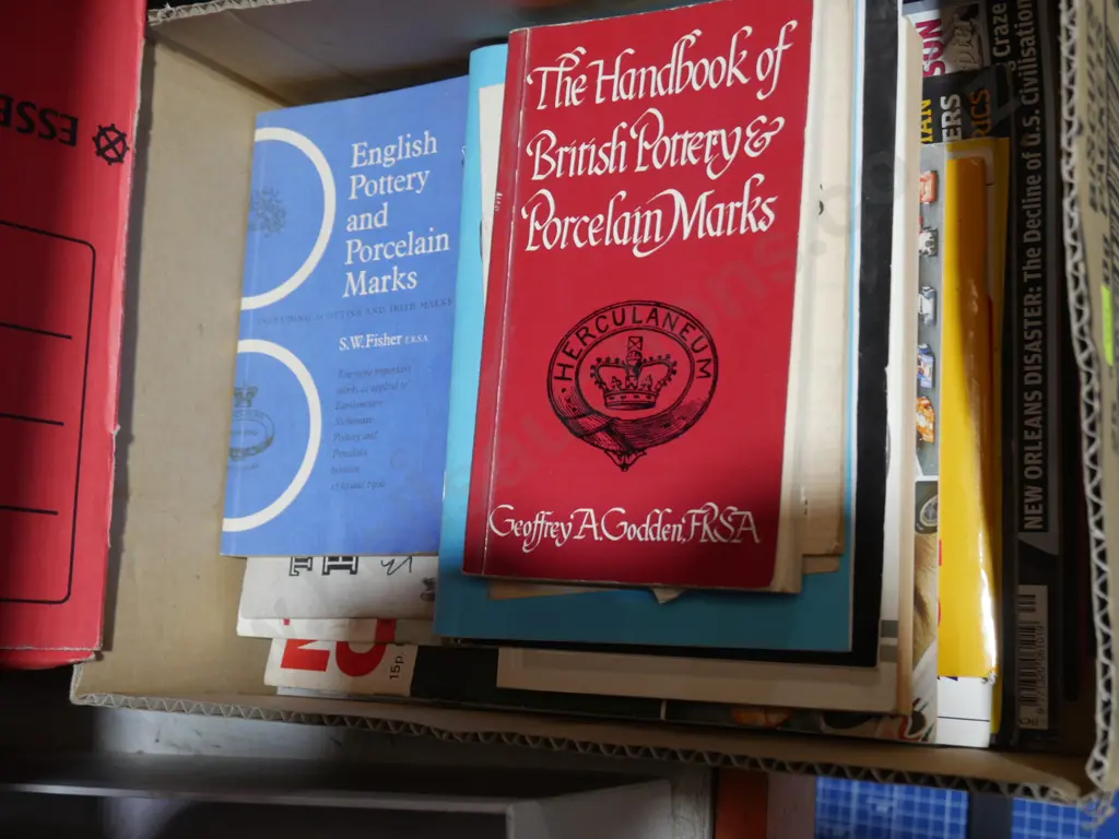 Pottery reference books etc Image 1++