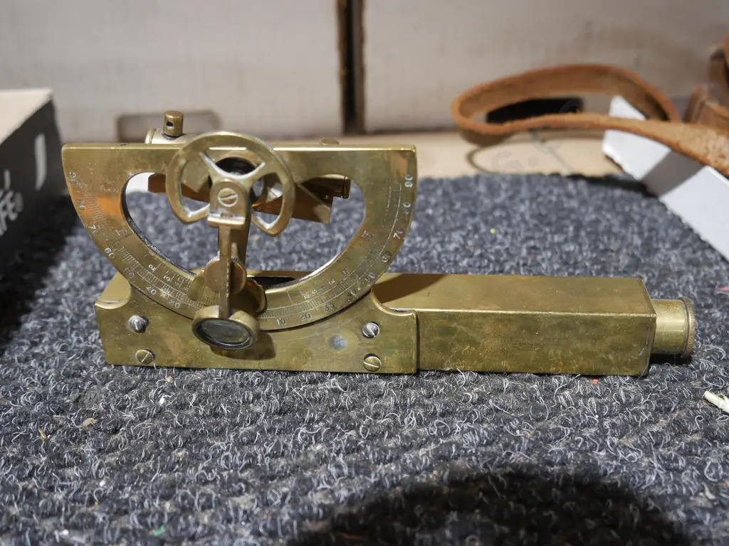 Navigation instrument Image 1++