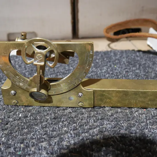 Navigation instrument