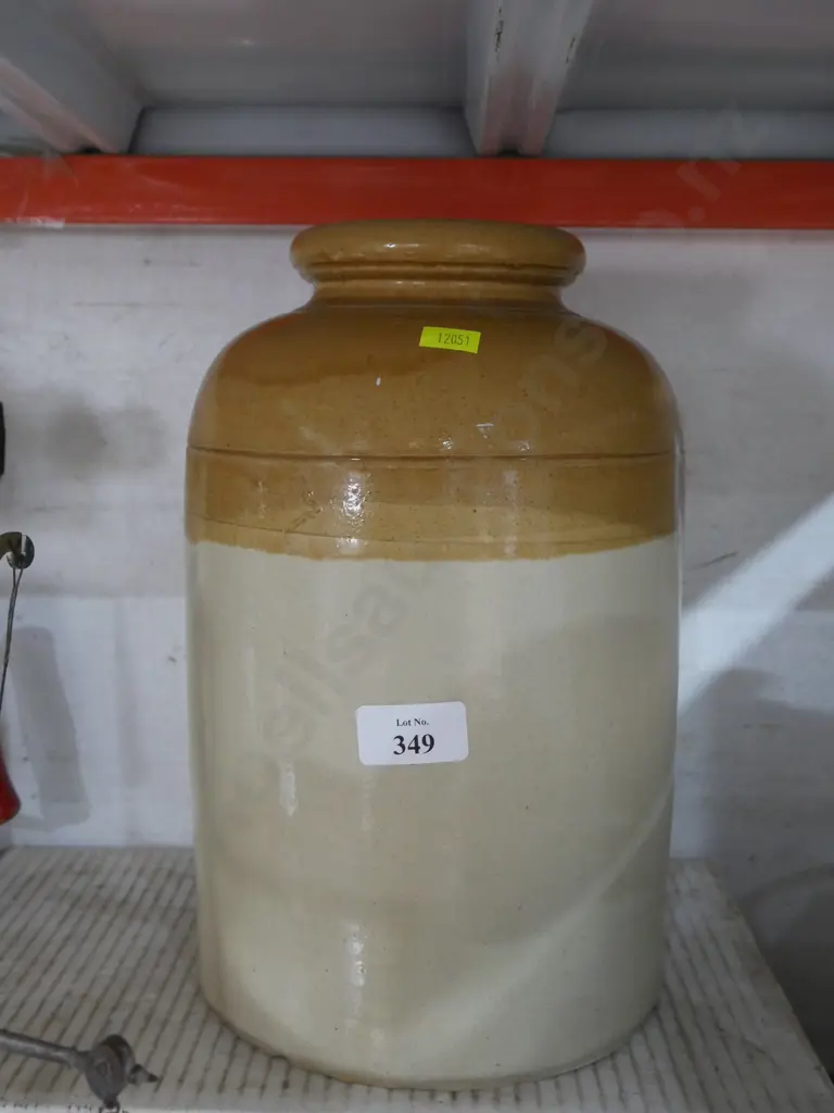 Stone jar Image 1++
