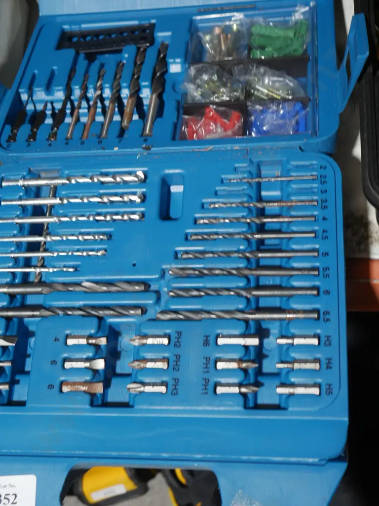 Drill bit set Image 1++