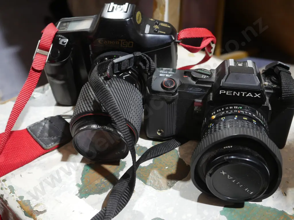 Assorted cameras and lenses Image 1++