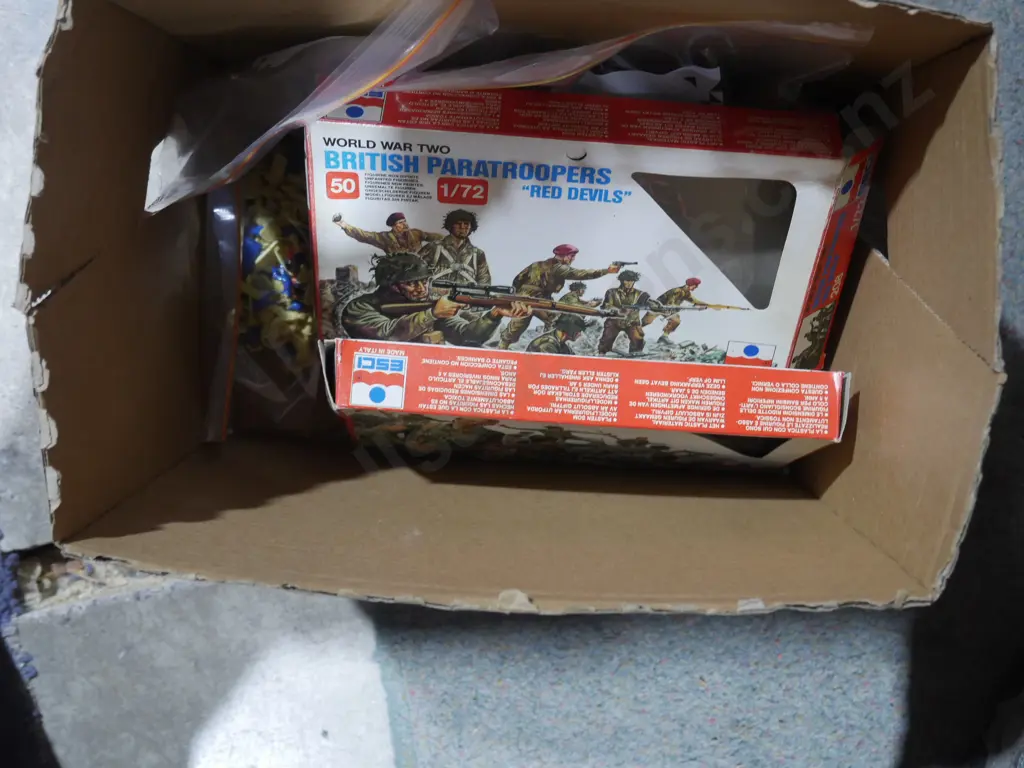 Miniature army figurines Image 1++