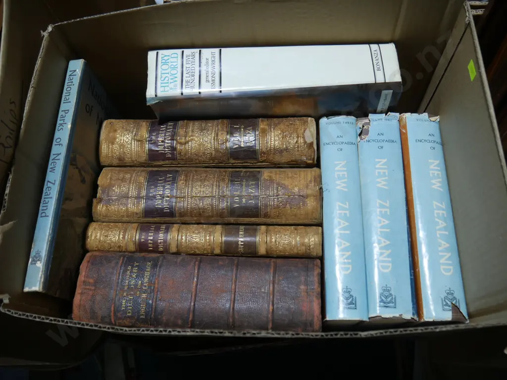 New Zealand encyclopaedias, dictionaries Image 1++
