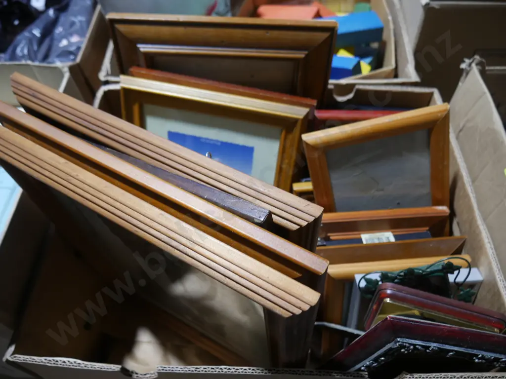 Frames and artworks Image 1++