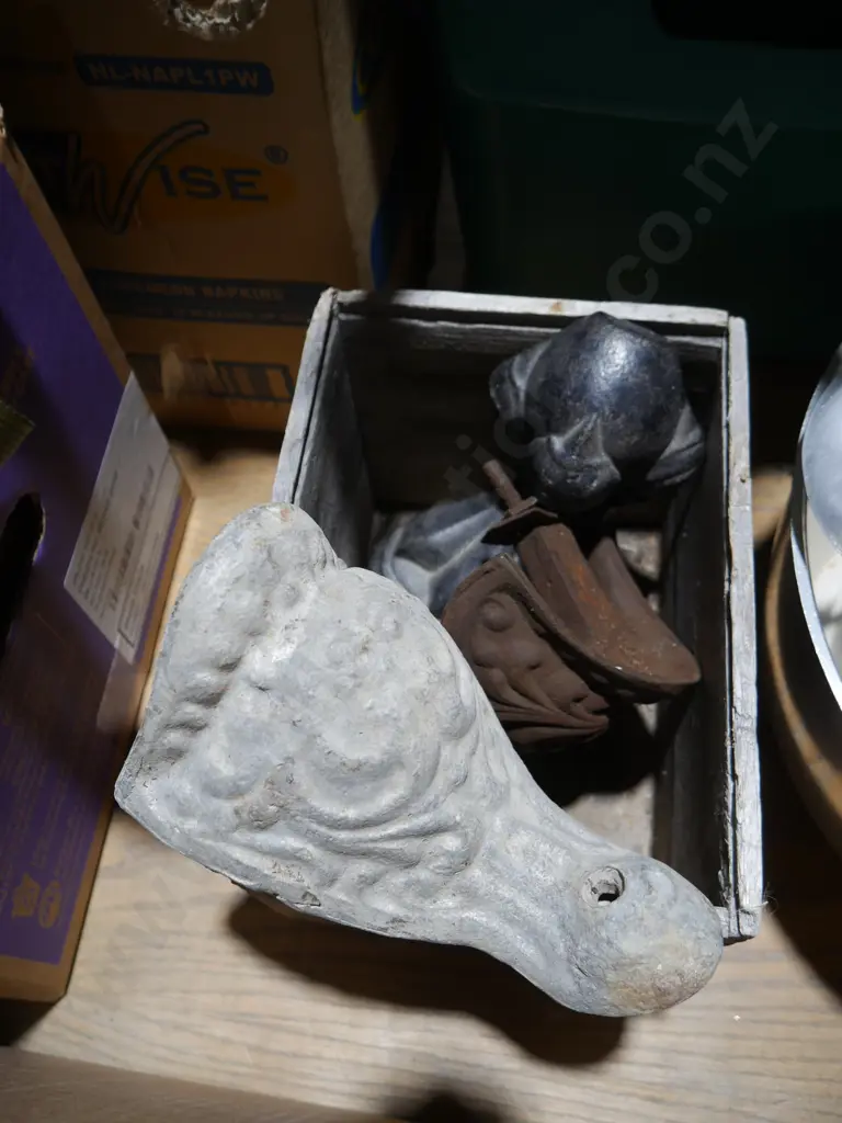 3 cast iron bath feet Image 1++