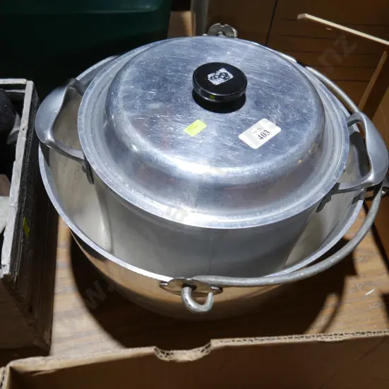 Stockport and preserving pan