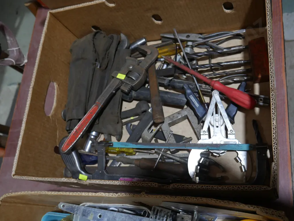 Assorted hand tools Image 1++