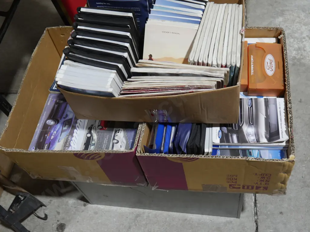 Assorted Ford car owner manuals Image 1++