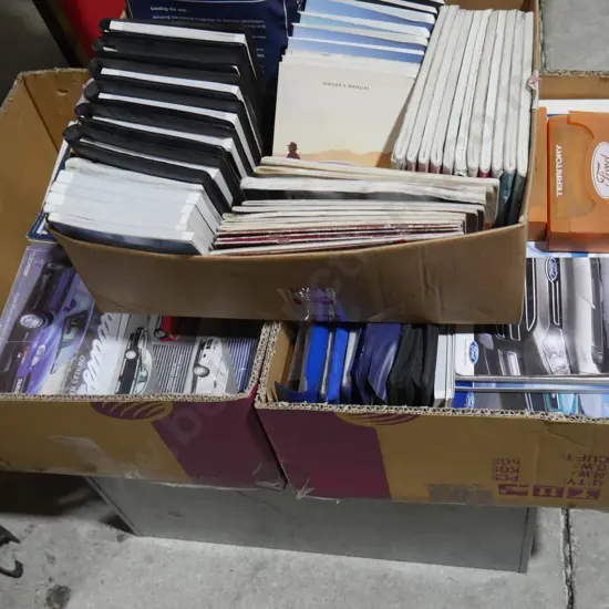 Assorted Ford car owner manuals
