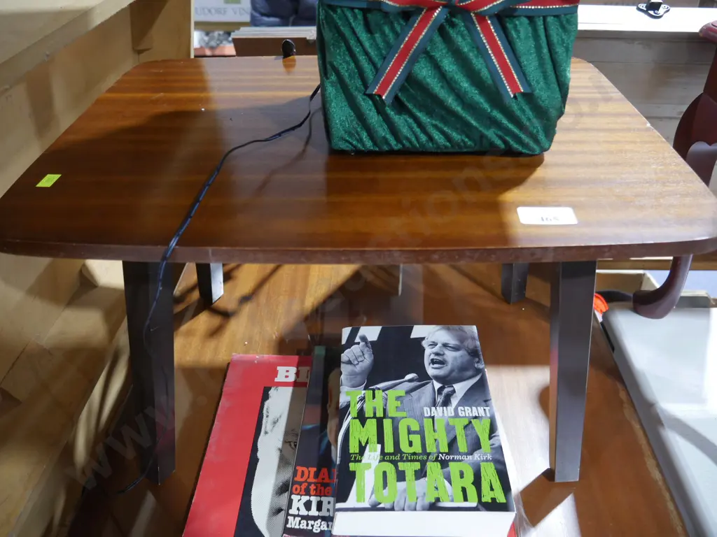 Small coffee table Image 1++