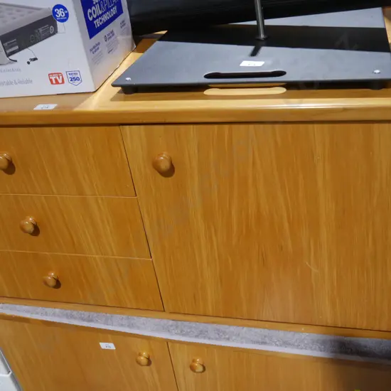 Cabinet with draws