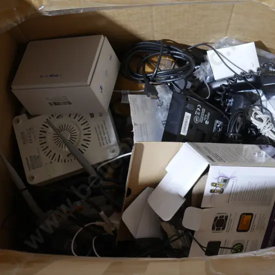 Assorted electrical sundries