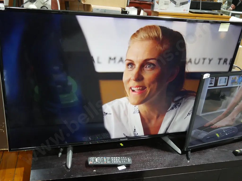 Panasonic 49in smart tv Image 1++
