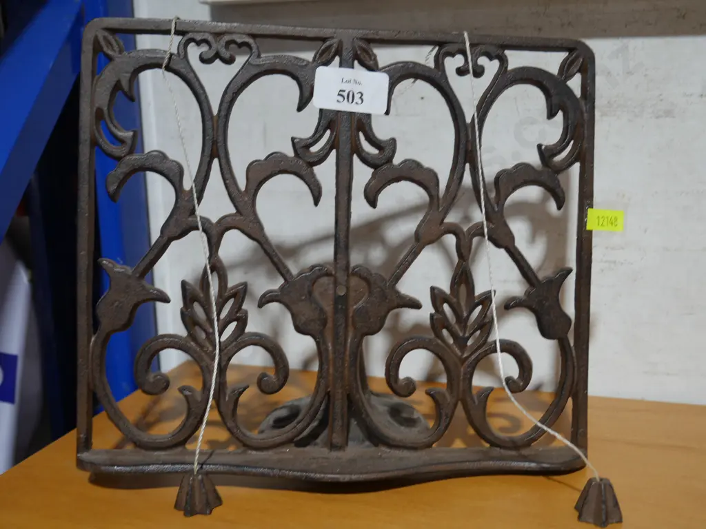 Cast iron cookbook stand Image 1++