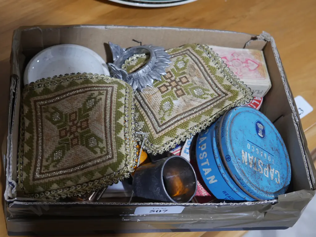 Tobacco tin, sundries Image 1++