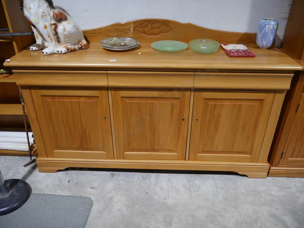 Sideboard Image 1++