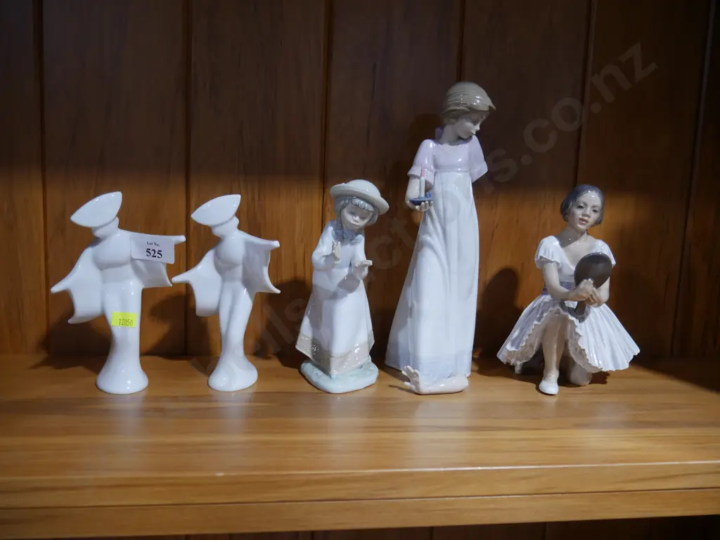 5 figurine ornaments Image 1++