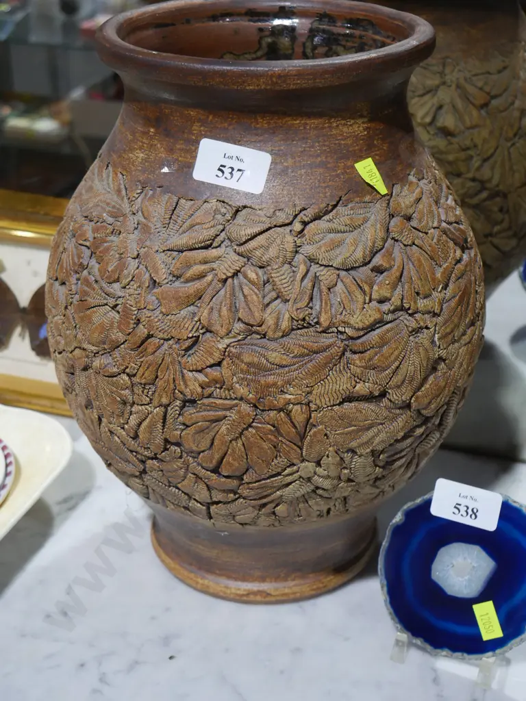 Pottery vase Image 1++