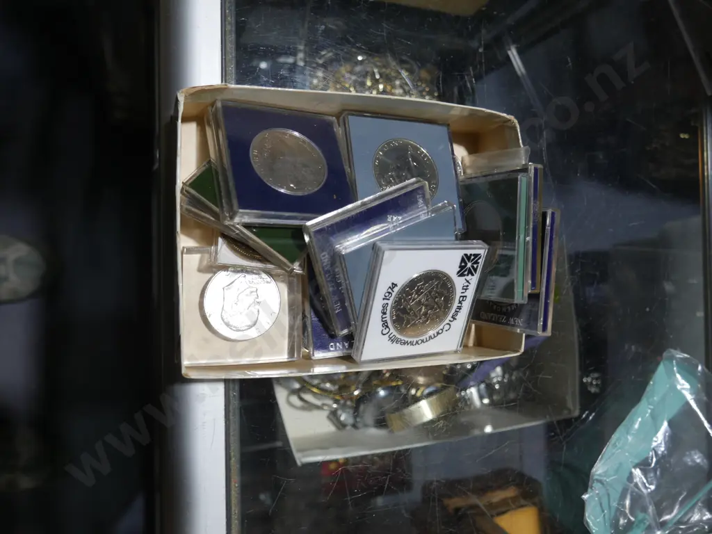 Assorted coins Image 1++