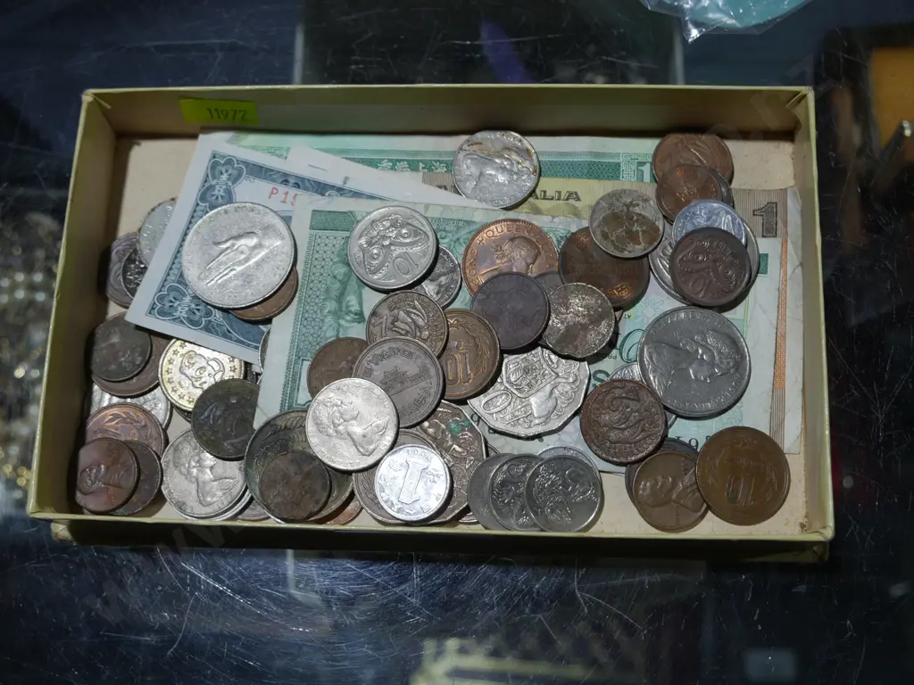 Assorted coins and notes Image 1++