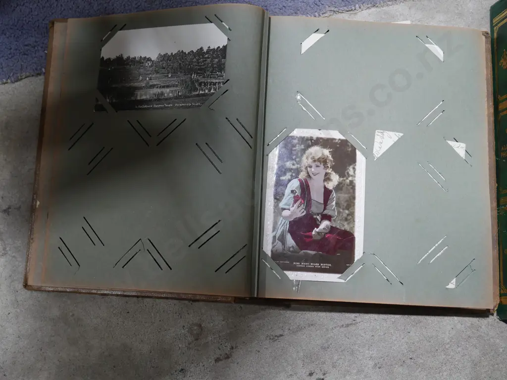 Postcard albums etc Image 1++