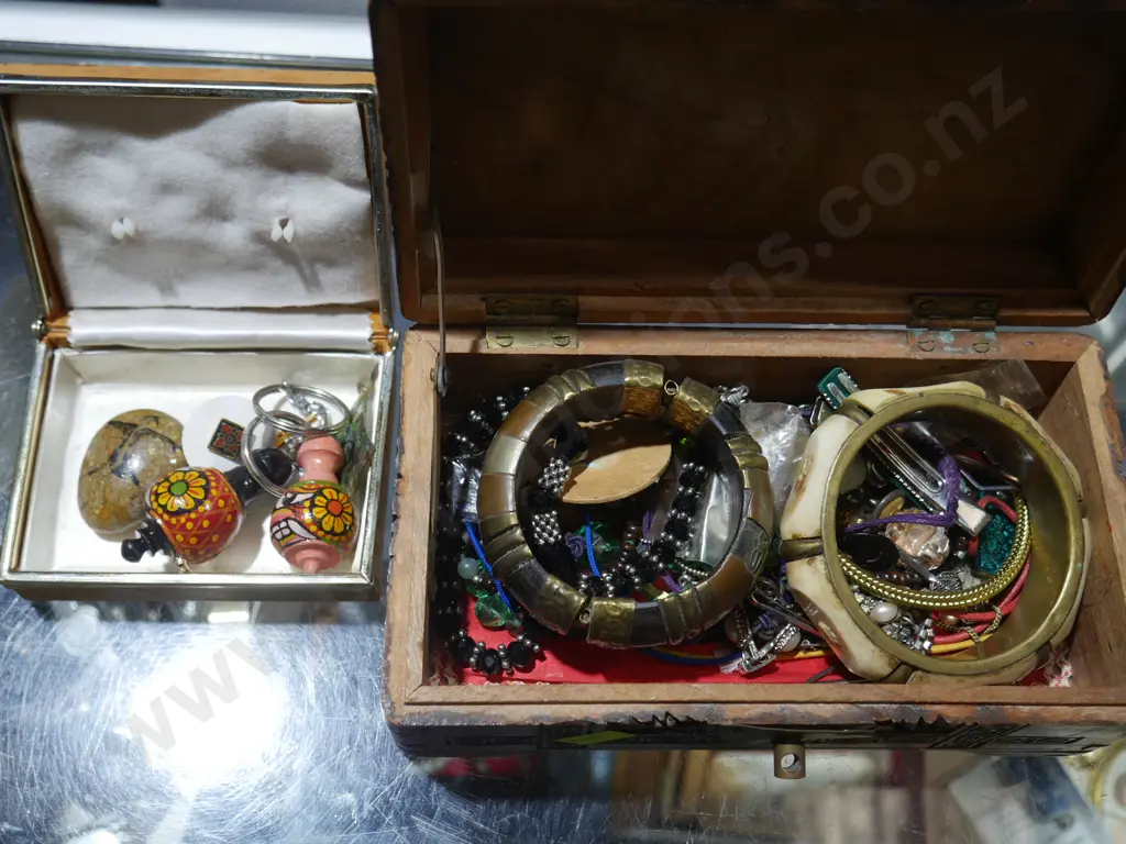 Assorted jewellery Image 1++
