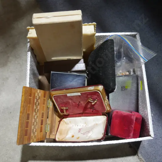 Assorted jewellery
