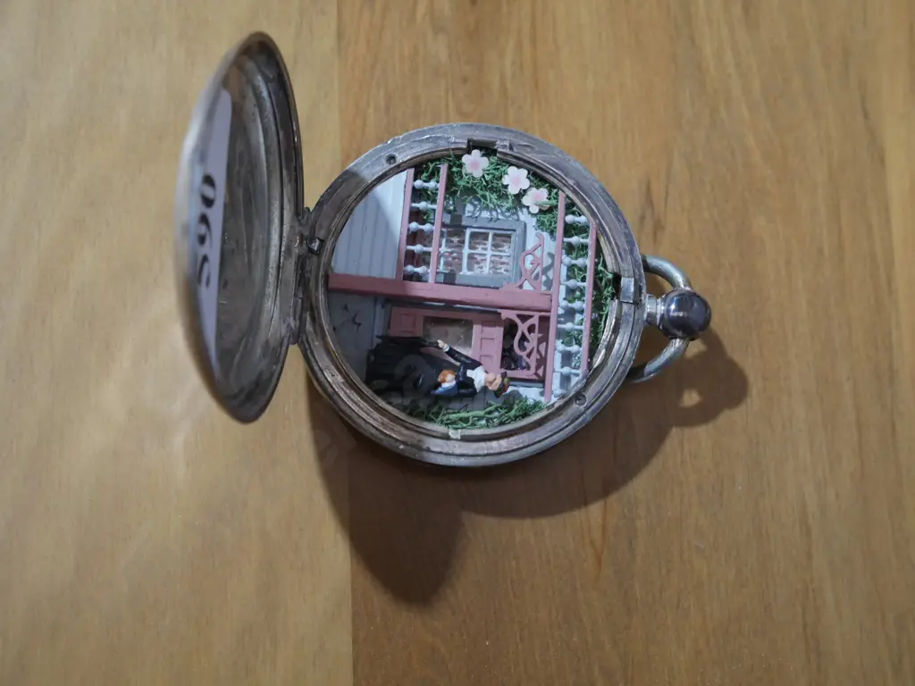 Sterling silver pocket watch case with art scene Image 1++