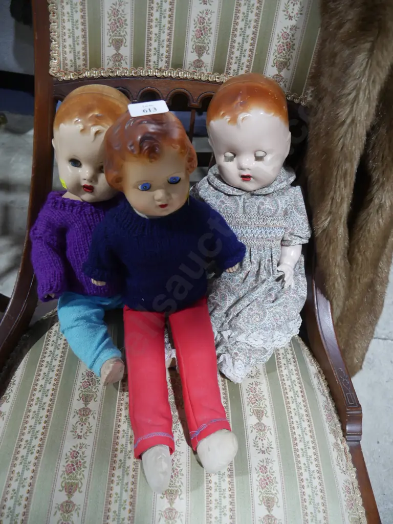3 dolls Image 1++
