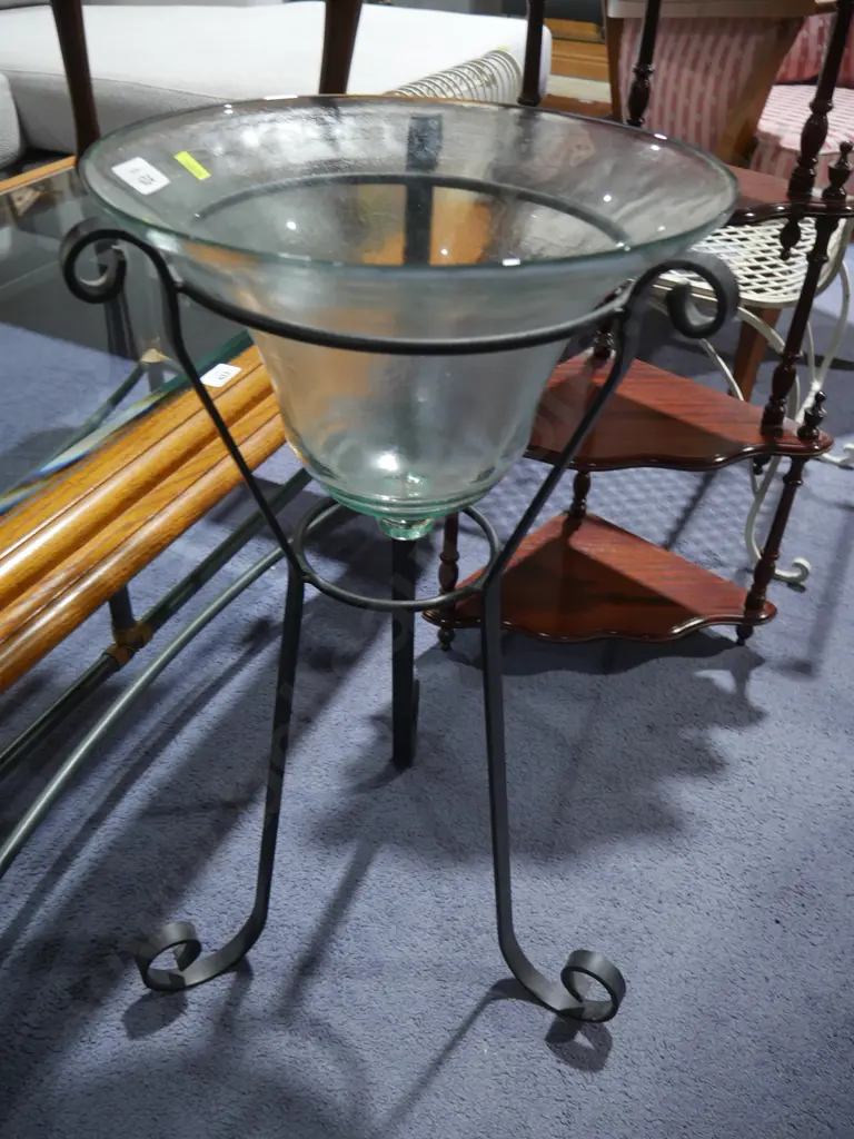 Glass bowl plant stand Image 1++