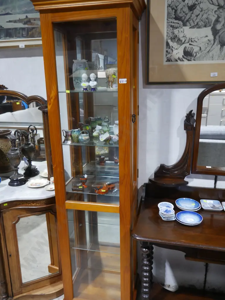 Display case Image 1++