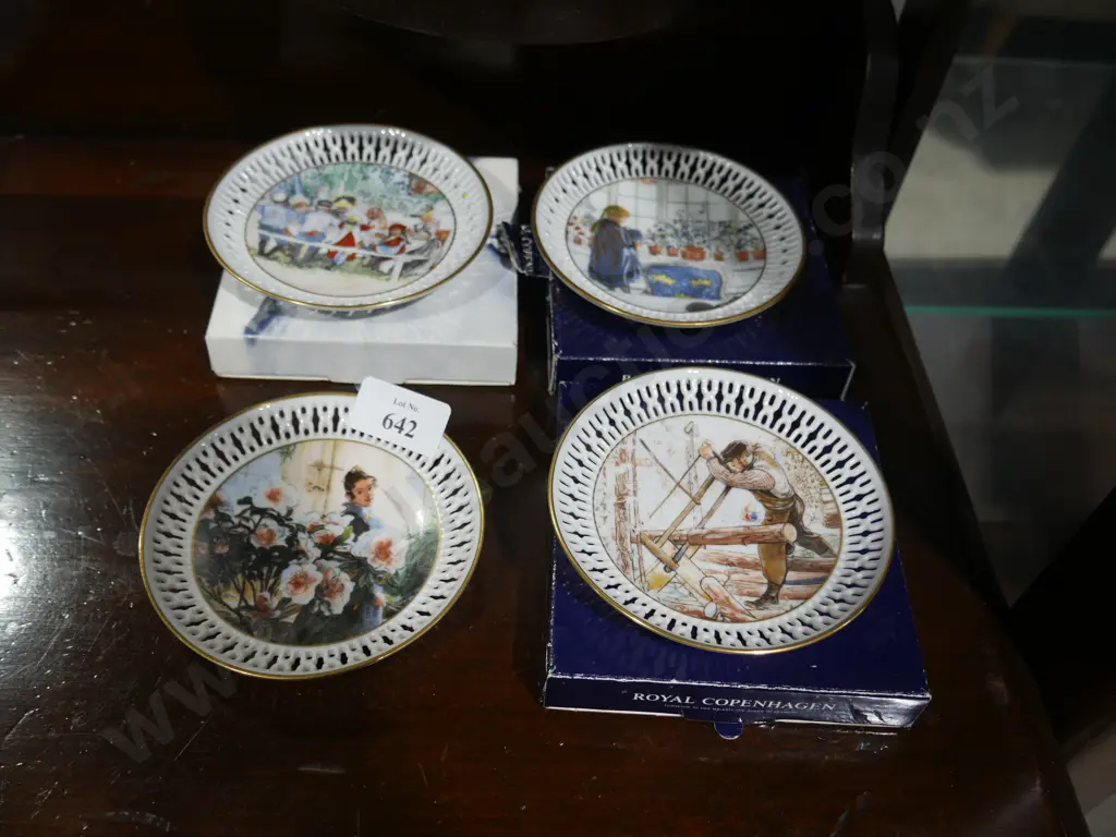 Royal Copenhagen Carl Larson plates Image 1++