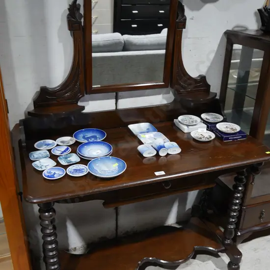 Dressing table