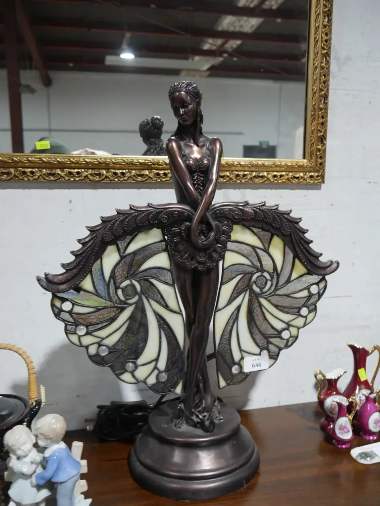 Showgirl table lamp Image 1++