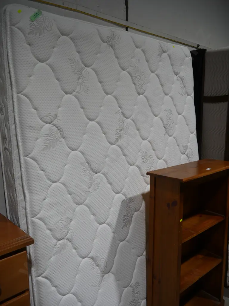 Queen mattress Image 1++