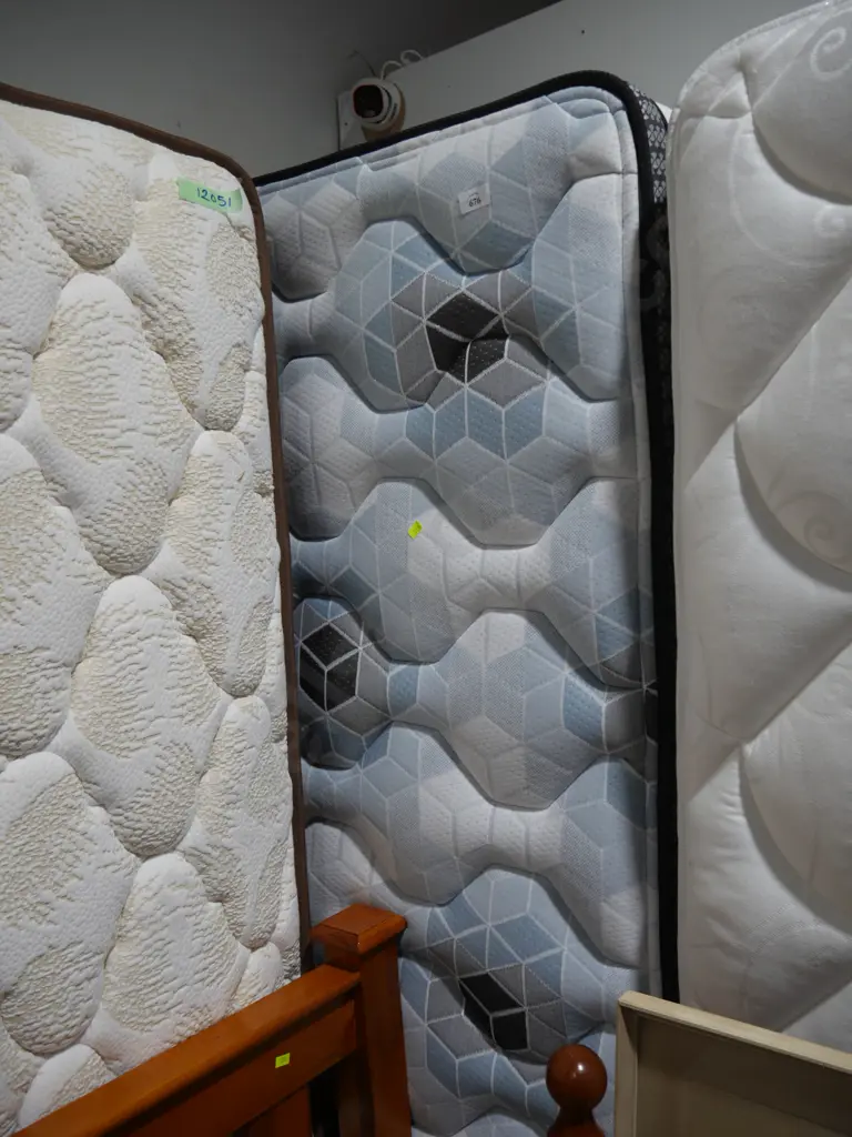 Single mattress and base Image 1++