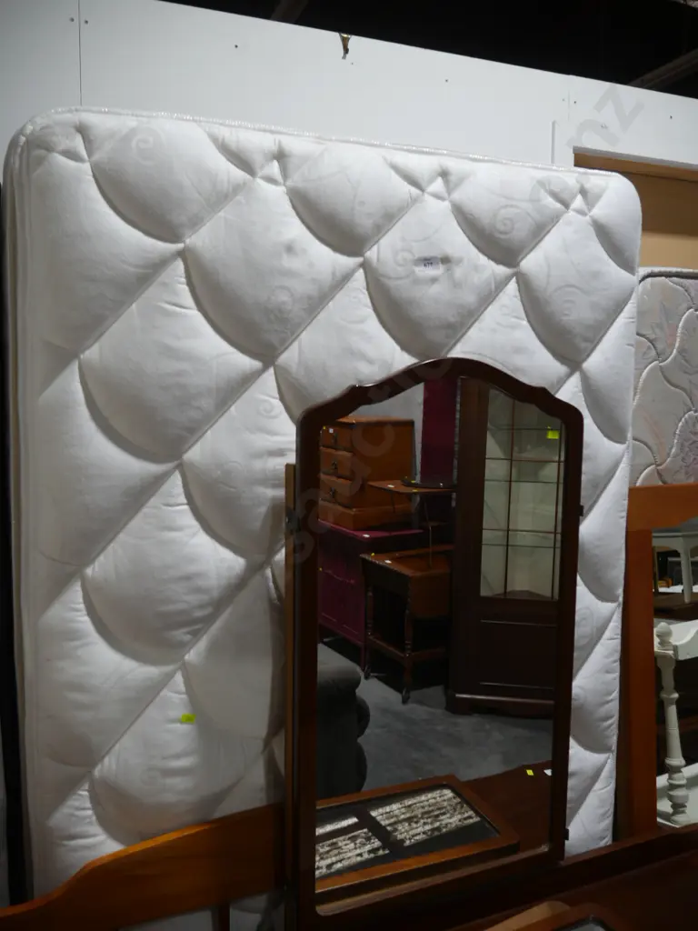Single bed and headboard Image 1++