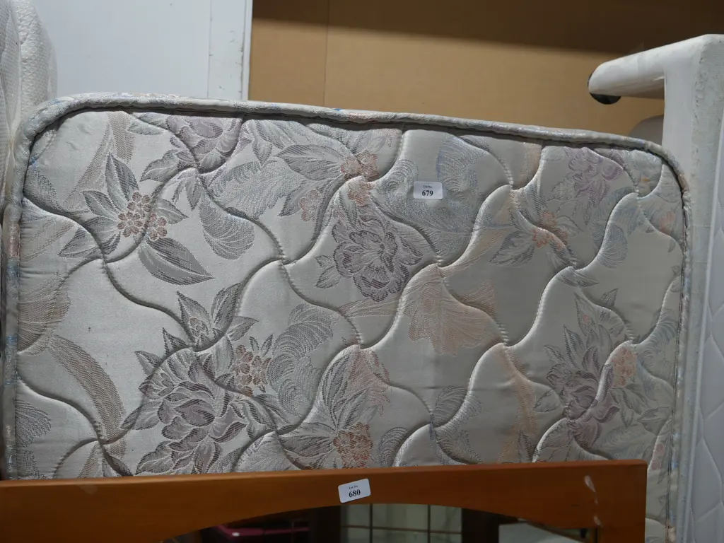 Single mattress and base Image 1++