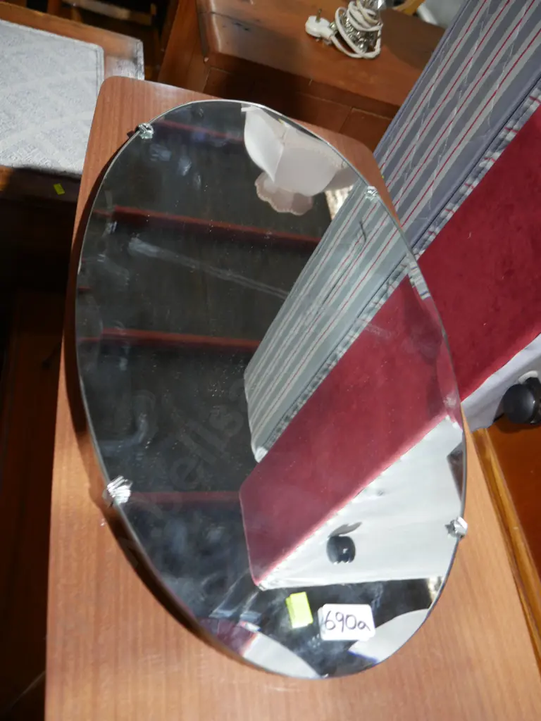 Bevilled edge mirror Image 1++
