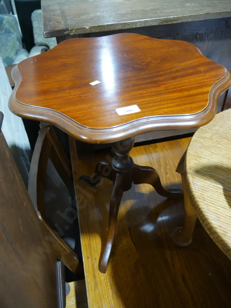Wine table Image 1++