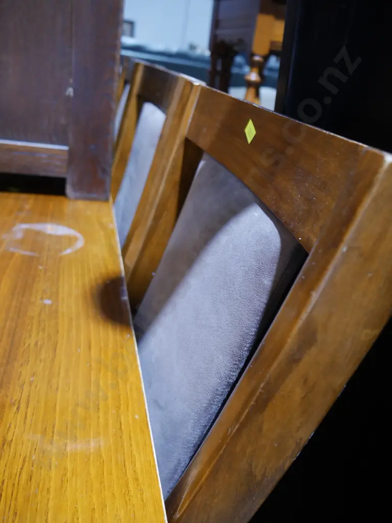 Dining table and 6 chairs Image 1++
