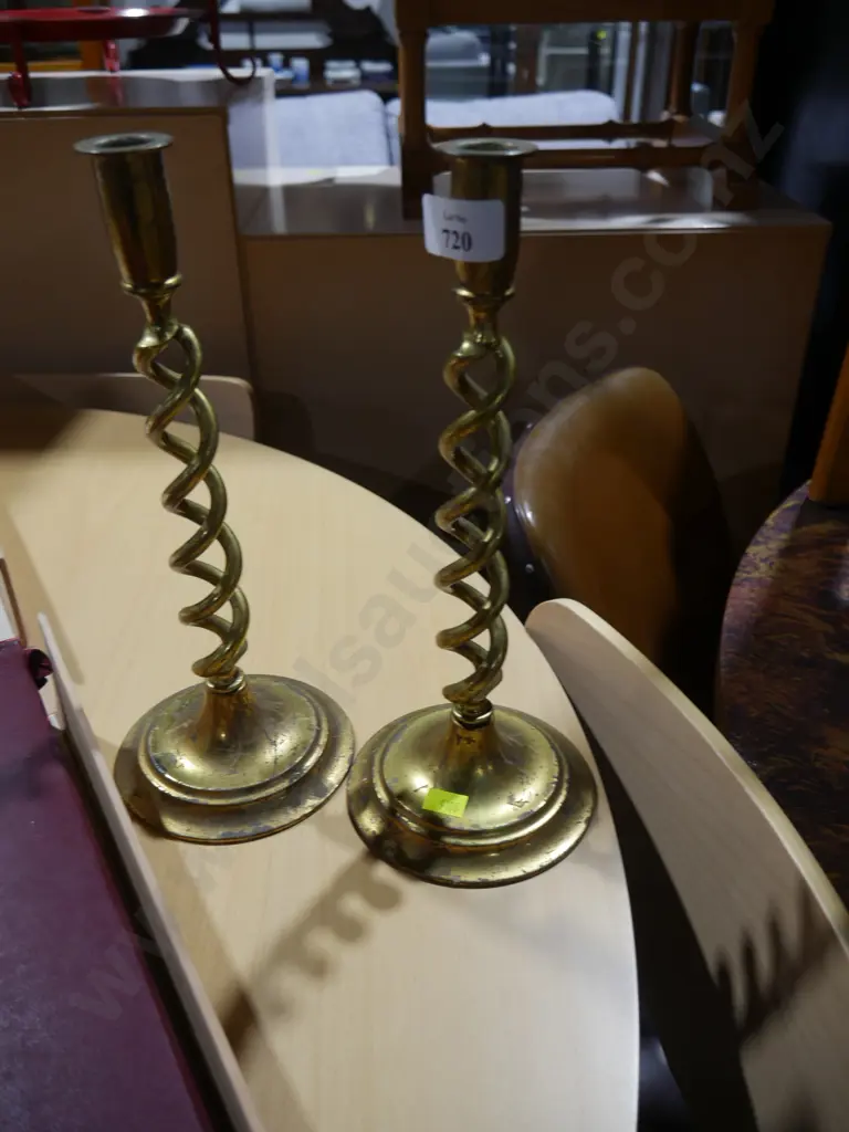 2 brass candle stick holders Image 1++