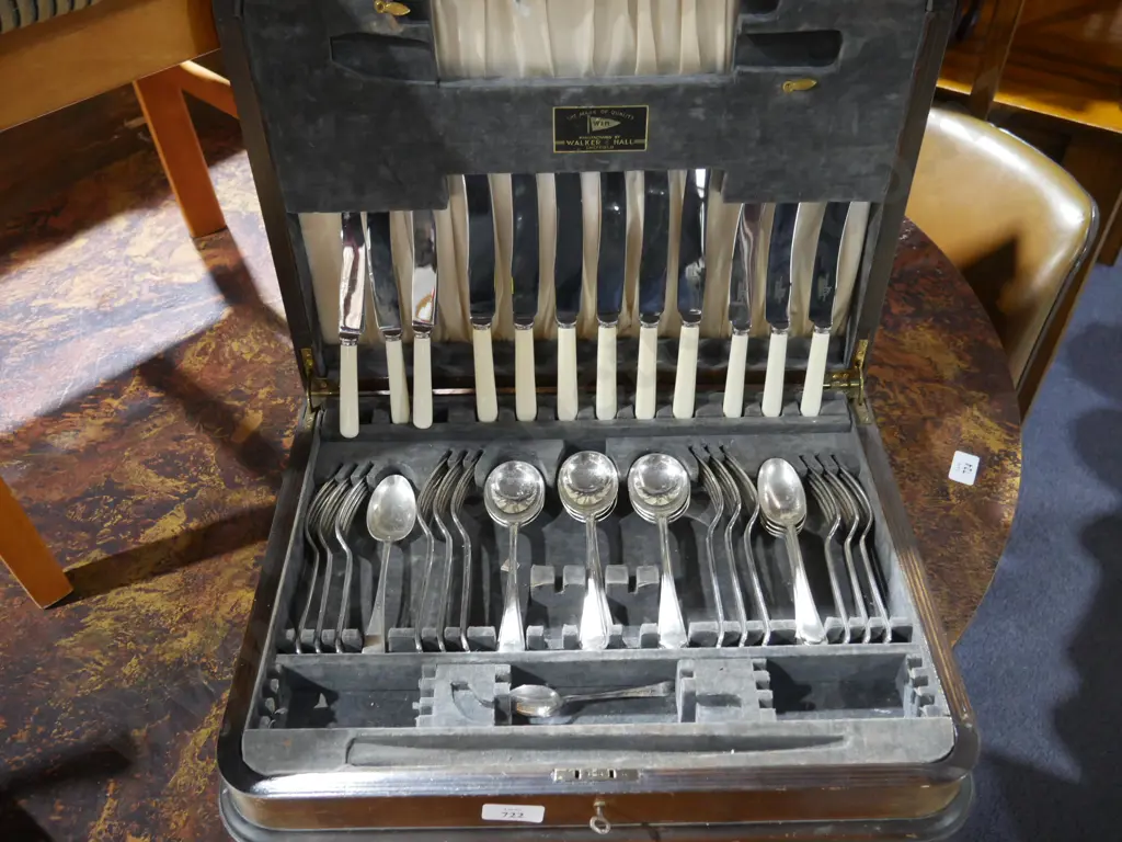 Walker and Hall cutlery set Image 1++