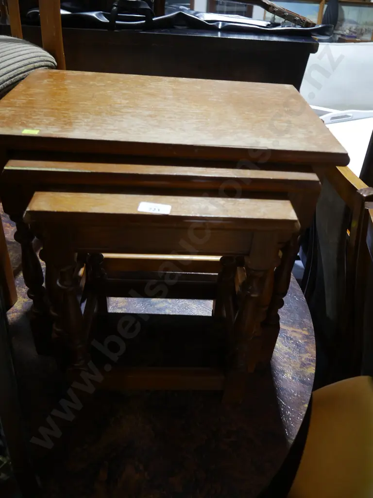 Nest of 3 tables Image 1++