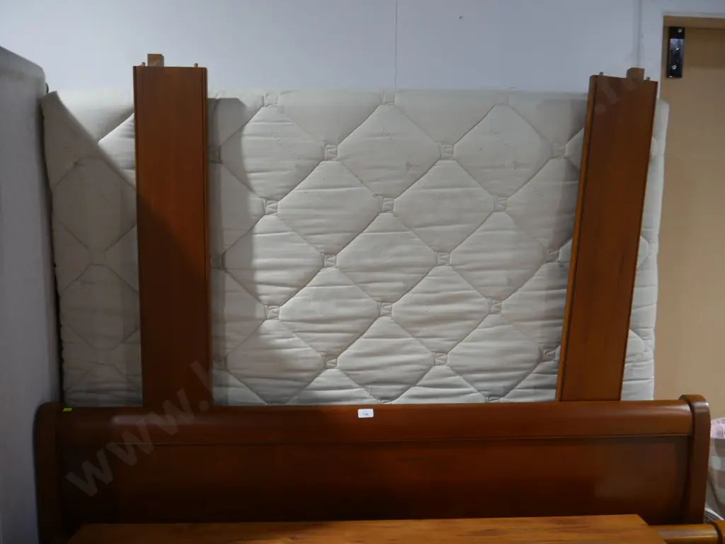 Queen size sleigh bed Image 1++