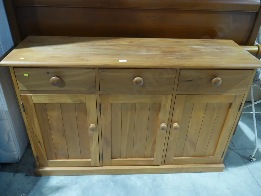 Sideboard Image 1++