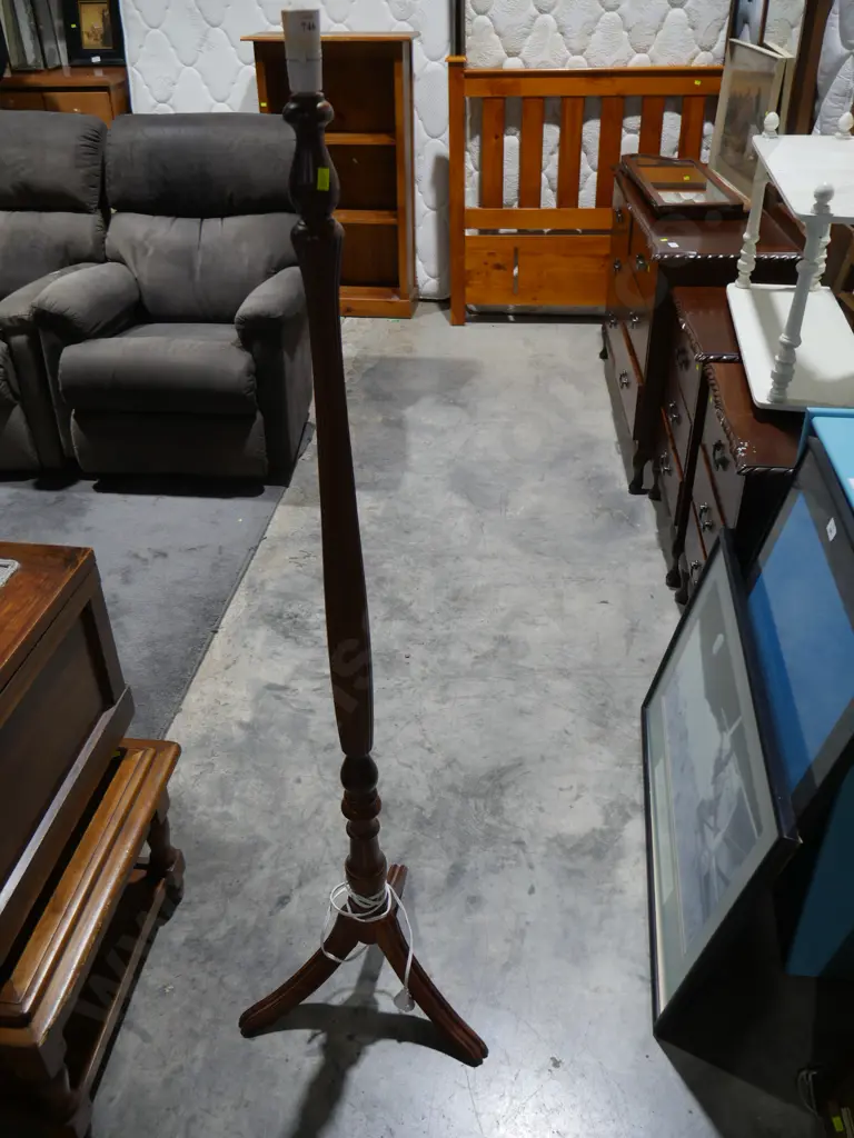 Standard lamp Image 1++
